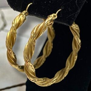 Beautiful Vintage 14k Yellow Gold Large 1.25” Twist Hoop Earrings